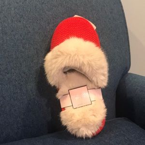 NWT SZ. 7-8 Victoria’s Secret Slippers